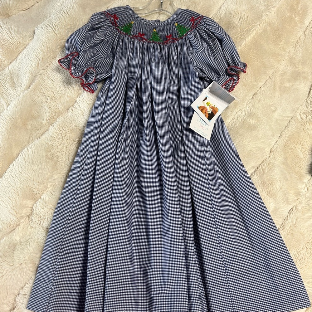 NWT size 6 Christmas smocked dress